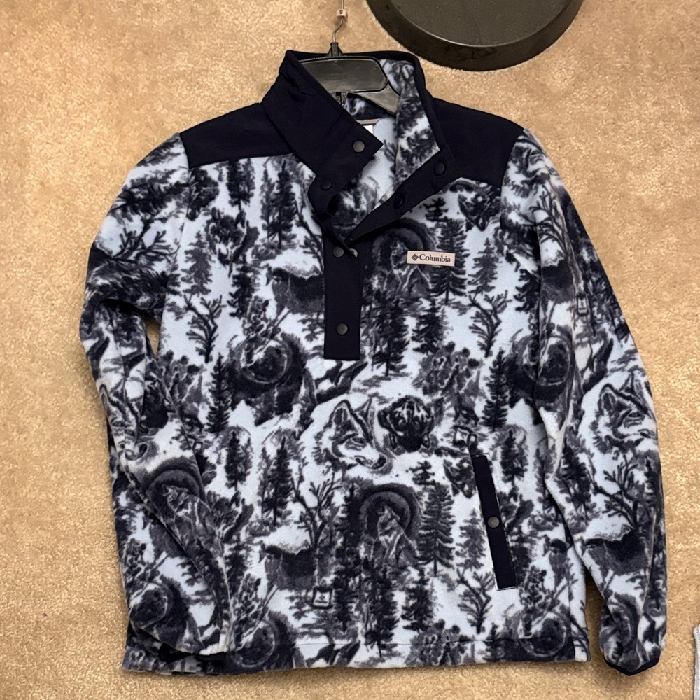 Columbia women’s light blue and navy Patterned half button fleece